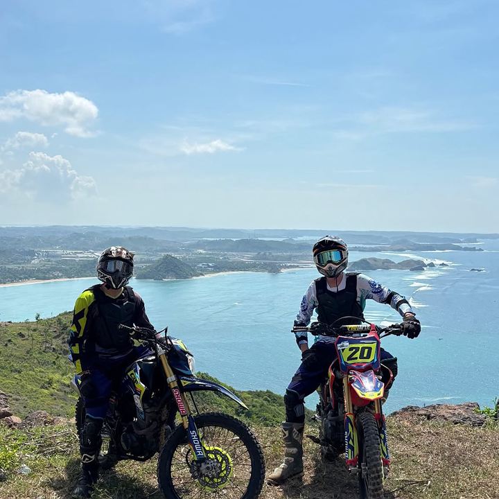 Motos